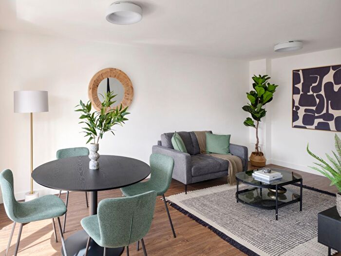 2 Bedroom Flat To Rent In Kendon House, Bryant Street, Stratford, E15