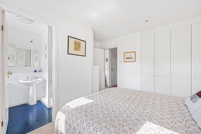 3 Bedroom Semi-Detached House For Sale In Bennett Crescent, Oxford, OX4