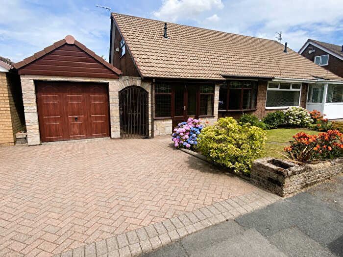 2 Bedroom Semi-Detached Bungalow For Sale In Taunton Road, Chadderton, OL9