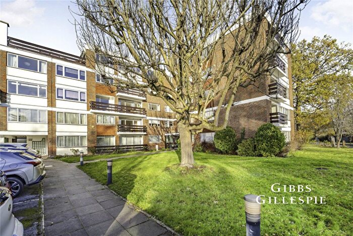 3 Bedroom Flat To Rent In Hanger Vale Lane, London, W5