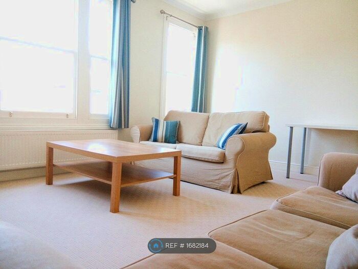 2 Bedroom Flat To Rent In Bloemfontein Avenue, London, W12