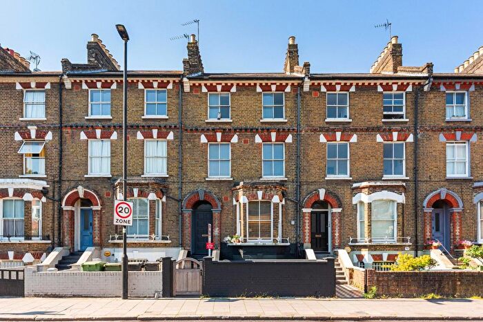 3 Bedroom Flat For Sale In Lansdowne Way, South Lambeth, SW8