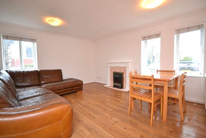 2 Bedroom Flat To Rent In London Road, Earley, Reading, RG1