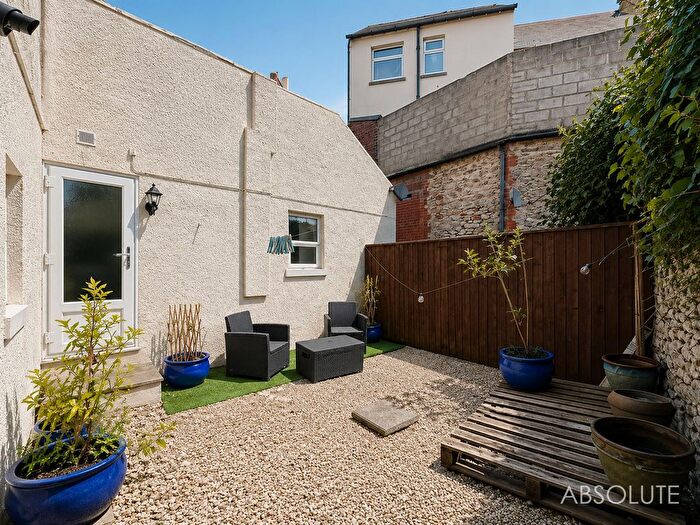 2 Bedroom Flat For Sale In Babbacombe Road, Torquay, TQ1