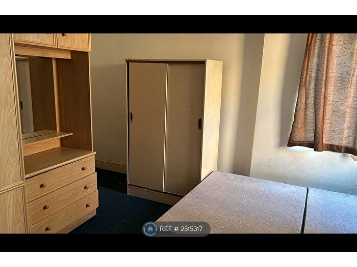 2 Bedroom Semi-Detached House To Rent In Turnpike Lane, Haringey, N8