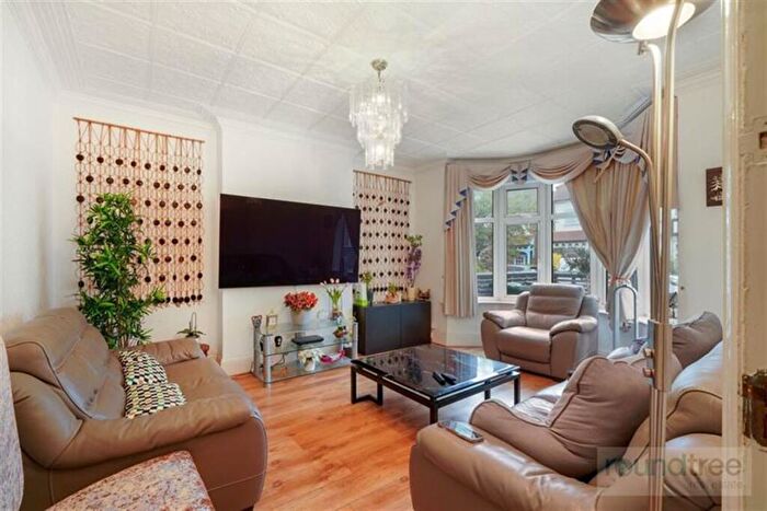 4 Bedroom House For Sale In Egerton Gardens, Hendon, NW4