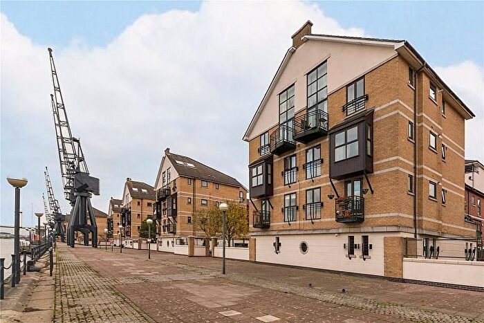 3 Bedroom Flat For Sale In De Quincey Mews, London, E16