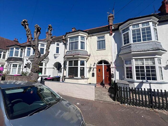 3 Bedroom Maisonette To Rent In Oakleigh Park Drive, Leigh On Sea, SS9