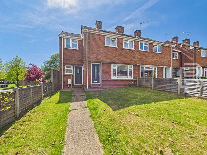3 Bedroom End Of Terrace House For Sale In Pettiver Crescent, Hillmort.on, Rugby, CV21