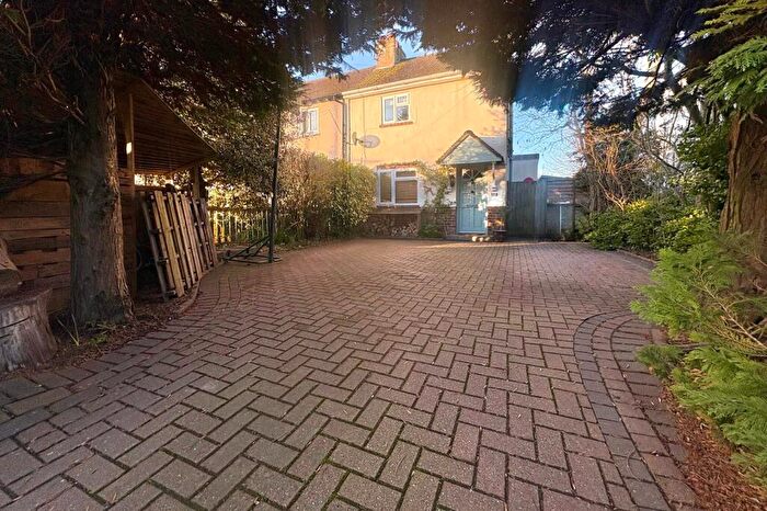 3 Bedroom Semi Detached House For Sale In Lower Weybourne Lane, Badshot Lea, Farnham, Surrey, GU9