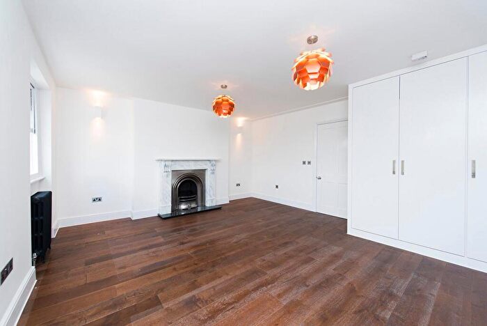 Flat To Rent In Compton Road, London, N1