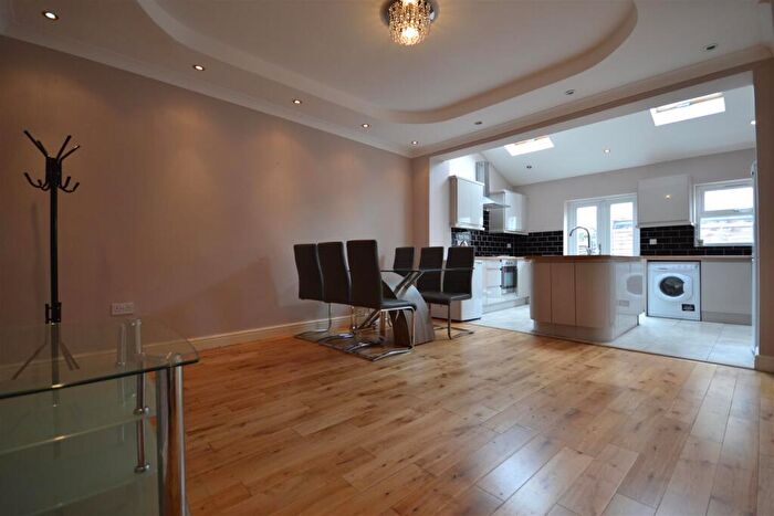 4 Bedroom Terraced House To Rent In Bedroom Terrace House, Luton Road, Walthamstow, - £, Pcm, E17
