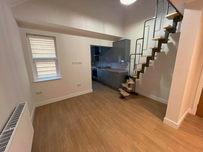 1 Bedroom Flat To Rent In Victoria Road, Swindon, SN1