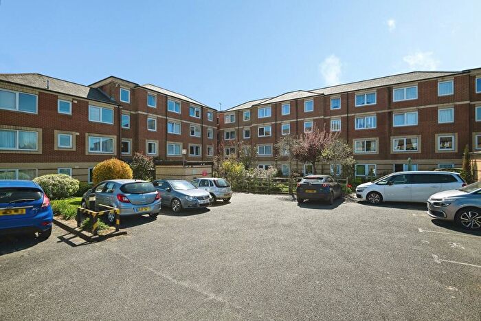 2 Bedroom Flat For Sale In Hengist Court, Marsham Street, Maidstone, Kent, ME14