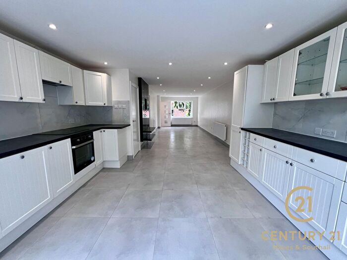 2 Bedroom End Of Terrace House To Rent In Wilstone Close, UB4
