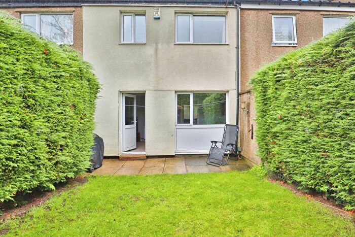 3 Bedroom Terraced House For Sale In Holtdale Place, Leeds, LS16