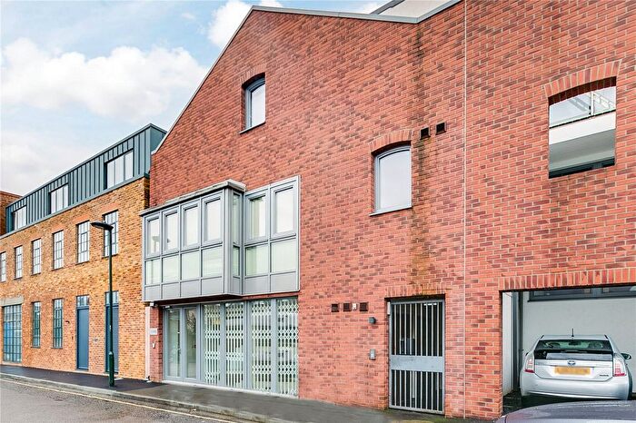 1 Bedroom Flat To Rent In Glentham Road, Barnes, SW13