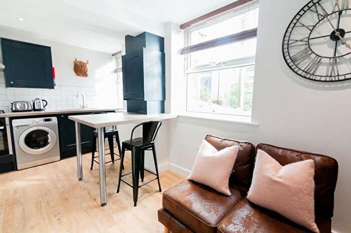 2 Bedroom Flat To Rent In Bankfield Road, Huddersfield, HD1