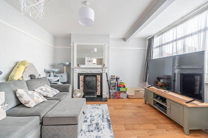 4 Bedroom Semi Detached House For Sale In Hermitage Way, Stanmore, HA7