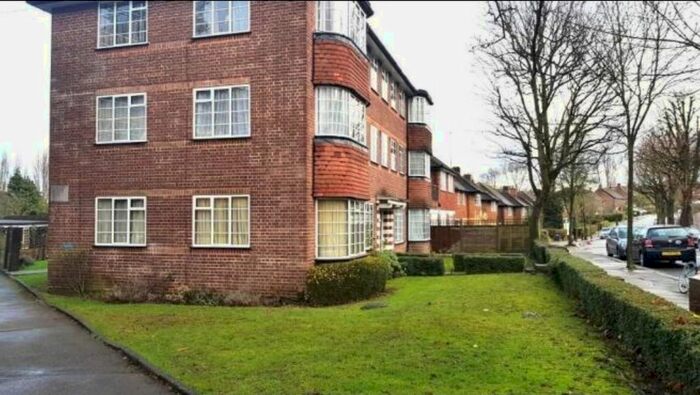 2 Bedroom Flat To Rent In Hill Court, Ealing, London, W5