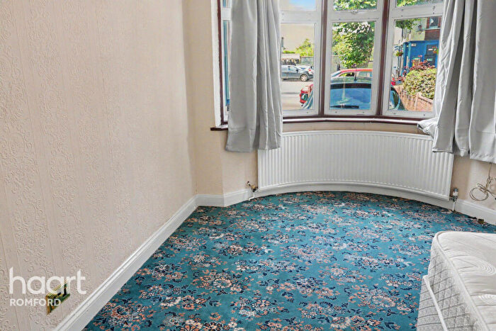 3 Bedroom Semi-Detached House To Rent In Rush Green Road, Romford, RM7