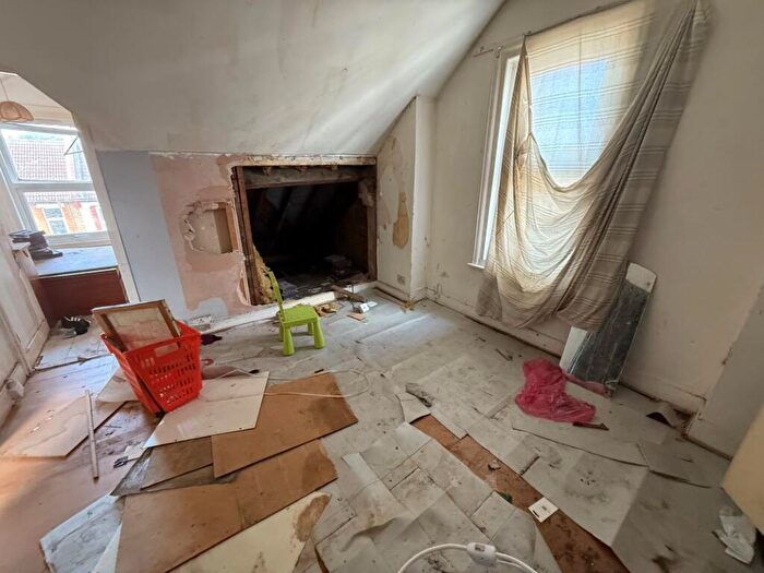 1 Bedroom Flat For Sale In Flat, Hainault Avenue, Westcliff-on-Sea, Southend-on-Sea, SS0