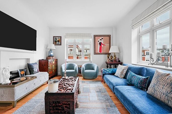 3 Bedroom Flat For Sale In Hall Road, London, NW8