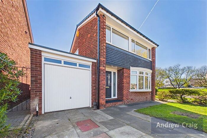 3 Bedroom Detached House For Sale In Morven Drive, Bill Quay, NE10