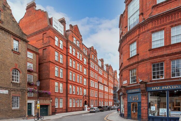 4 Bedroom Flat To Rent In Kensington Court Gardens, London, W8