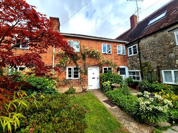 2 Bedroom Cottage For Sale In Victoria Terrace, SP3