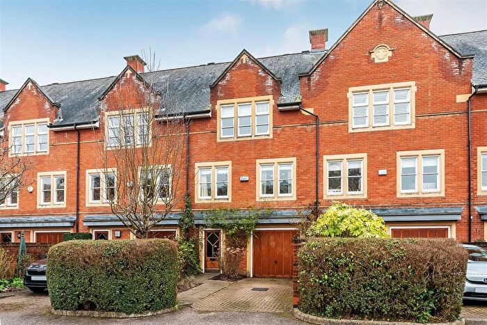 4 Bedroom Property For Sale In Lavender Close, South Leatherhead, KT22