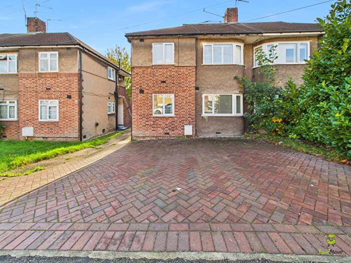 2 Bedroom Maisonette For Sale In Eversley Avenue, Bexleyheath, Kent, DA7