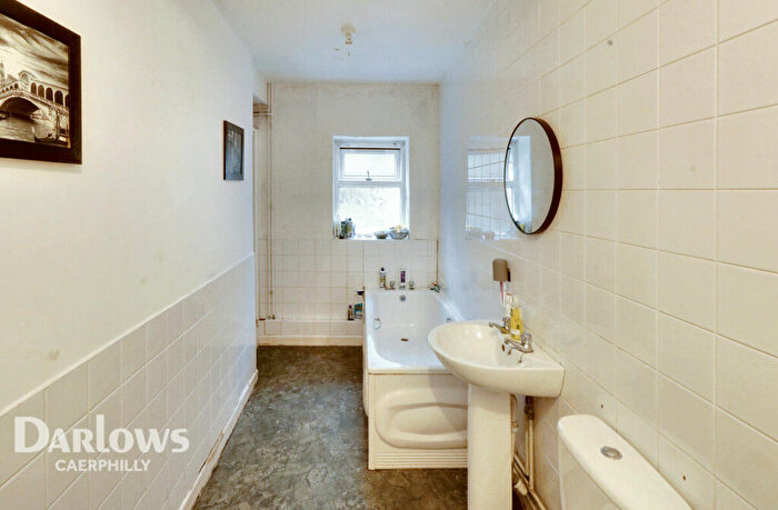 3 Bedroom End Of Terrace House For Sale In Penallta Road, Hengoed, CF82