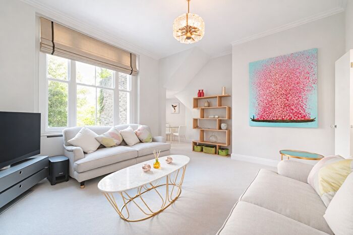 1 Bedroom Flat To Rent In Blenheim Crescent, W11