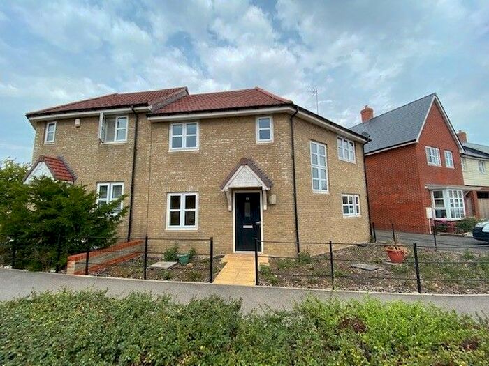 3 Bedroom Property To Rent In Bramley Road, Berryfields, Aylesbury, HP18