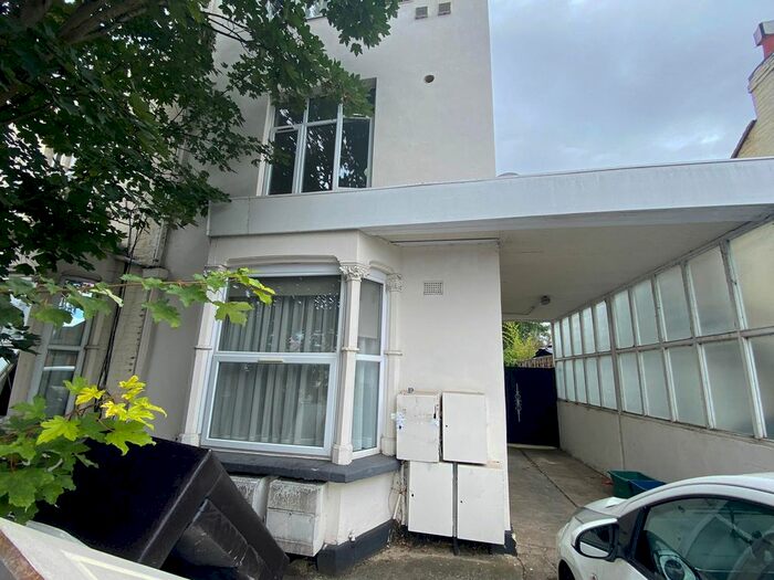 1 Bedroom Flat To Rent In Hanworth Road, Hounslow, TW3