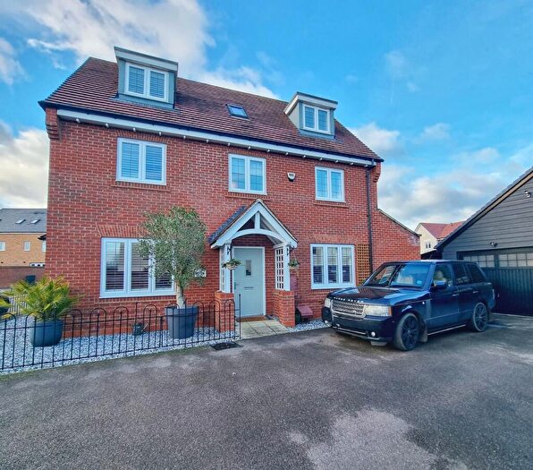 4 Bedroom Detached House For Sale In Aspen Way, Silsoe, Bedfordshire, MK45