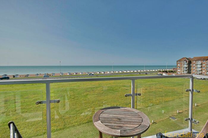 3 Bedroom Flat For Sale In Sutton Place, Bexhill-On-Sea, TN40