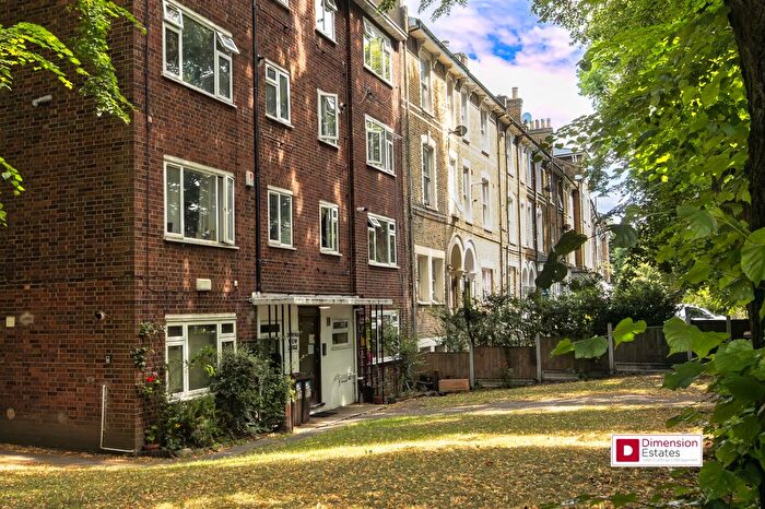 2 Bedroom Flat To Rent In Amhurst Road, Hackney, London, E8