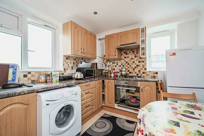 1 Bedroom Flat To Rent In Trelawney Estate, Hackney, London, E9
