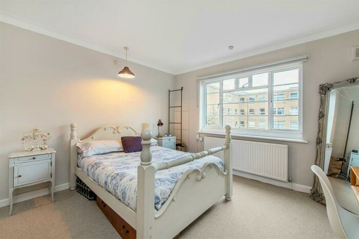 2 Bedroom Flat To Rent In Deanhill Court, East Sheen, SW14