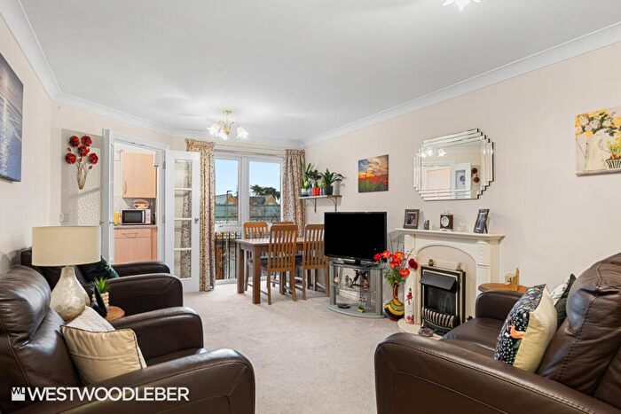 1 Bedroom Apartment For Sale In Benstede Court, Brocket Road, Hoddesdon, EN11