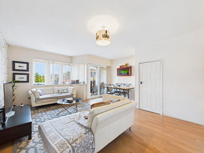 3 Bedroom Flat For Sale In Lockton Close, Manchester, M1