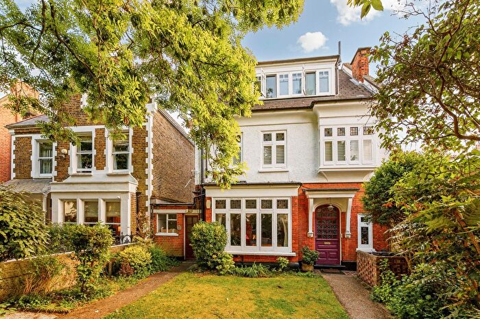 1 Bedroom Flat For Sale In Grove Park Gardens, Chiswick, London, W4