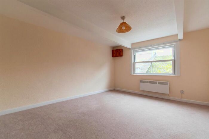 1 Bedroom Flat To Rent In Fore Street, Liskeard, PL14