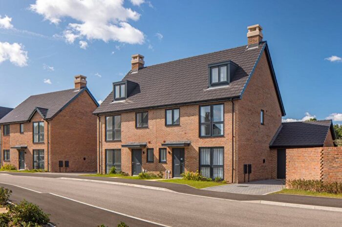 3 Bedroom Semi Detached House For Sale In Roe Deer Crescent, Hambrook, PO18