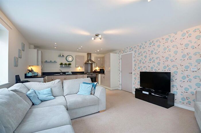 1 Bedroom Flat For Sale In Rokesby Road, Slough, SL2