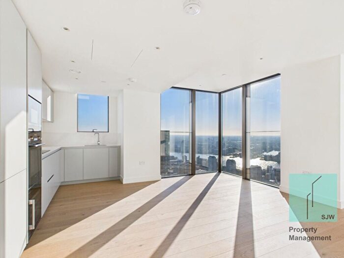 2 Bedroom Apartment To Rent In Marsh Wall, Harcourt Tower, E14