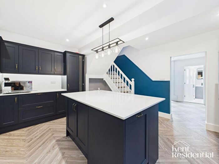 6 Bedroom Detached House To Rent In Prospect Place, Maidstone, ME16