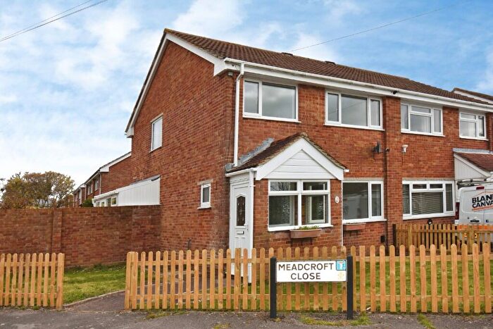 382500 Bedroom Semi Detached House For Sale In Osborne Road, SO31